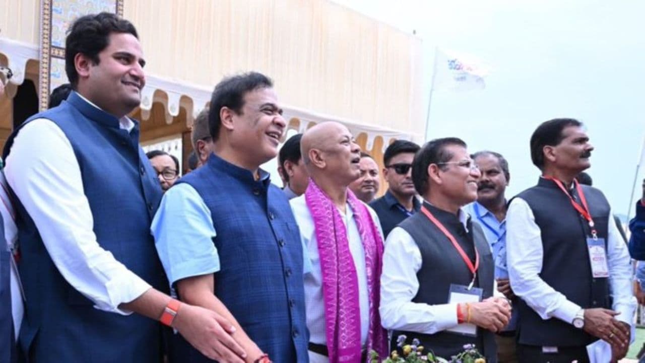 अडानी पावर प्रोजेक्टः असम में 1,400 परिवारों को उजाड़कर खाली कराई गई जमीन पर रखी नींव अडानी पावर प्रोजेक्टः असम में 1,400 परिवारों को उजाड़कर खाली कराई गई जमीन पर रखी नींव