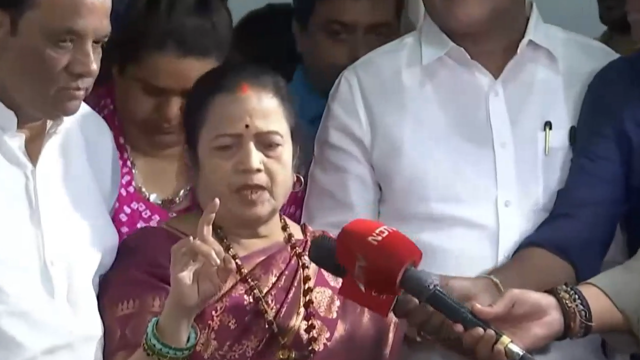 मुंबई में महिला मेयरः लॉटरी में कोटे को लेकर खेल, एसटी की पर्ची शामिल ही नहीं मुंबई में महिला मेयरः लॉटरी में कोटे को लेकर खेल, एसटी की पर्ची शामिल ही नहीं