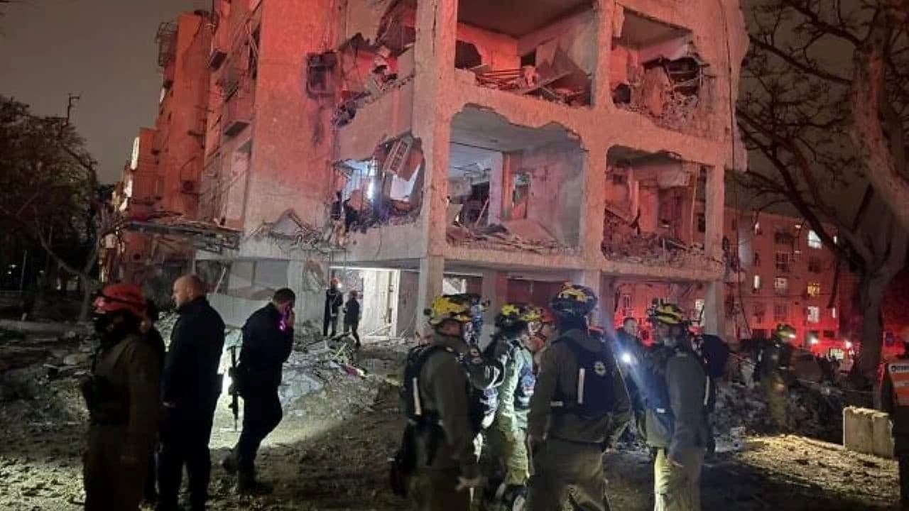 Live ट्रंप ने 48 घंटों में होर्मुज़ खोलने को कहा- 'वरना...', ईरान ने ऐसे दिया जवाब Live ट्रंप ने 48 घंटों में होर्मुज़ खोलने को कहा- 'वरना...', ईरान ने ऐसे दिया जवाब