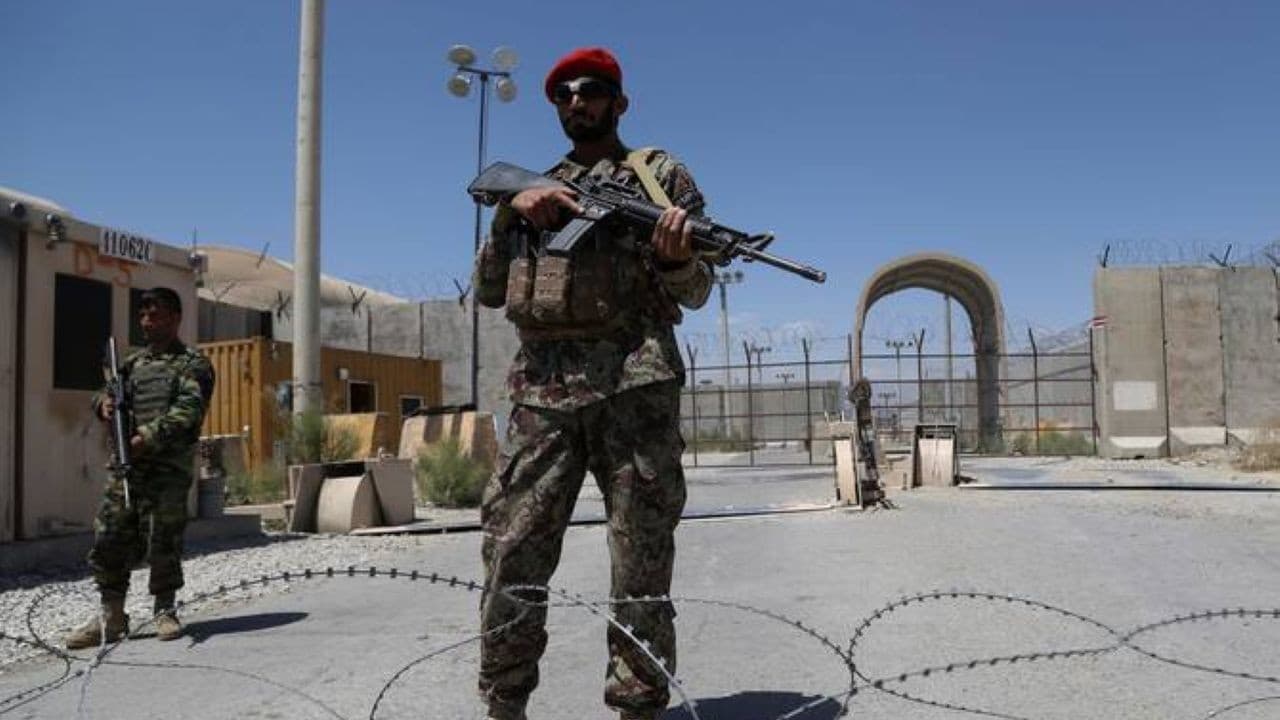 बगराम एयरबेस पर यूएस-तालिबान में तनातनी बढ़ी, ट्रंप आखिर क्यों लेना चाहते हैं इसे बगराम एयरबेस पर यूएस-तालिबान में तनातनी बढ़ी, ट्रंप आखिर क्यों लेना चाहते हैं इसे