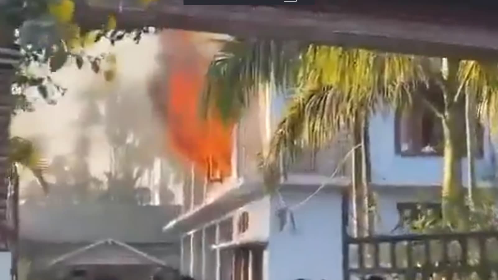 असम: बेदखली की मांग के लिए प्रदर्शन हुआ हिंसक, बीजेपी नेता के घर आगजनी असम: बेदखली की मांग के लिए प्रदर्शन हुआ हिंसक, बीजेपी नेता के घर आगजनी