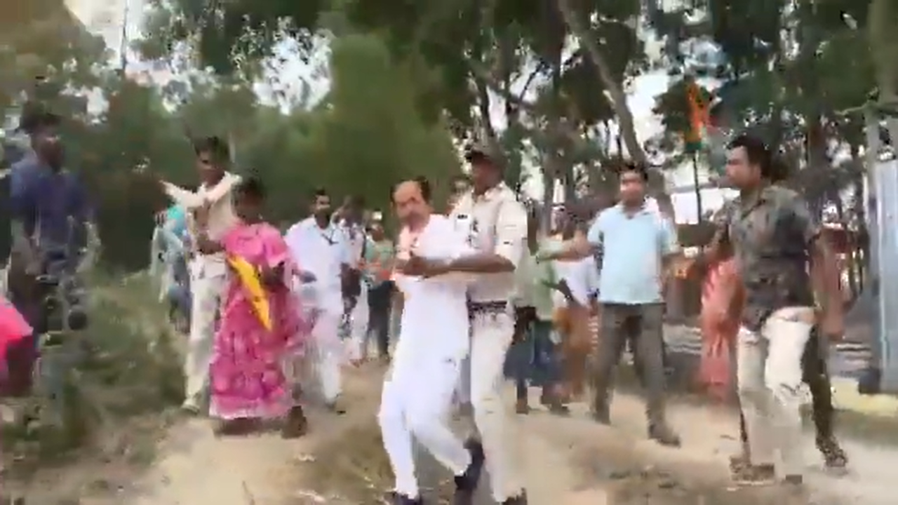 बंगालः सुरक्षा बलों की रिकॉर्डतोड़ तैनाती के बावजूद बीजेपी प्रत्याशी कई जगह क्यों पिटे बंगालः सुरक्षा बलों की रिकॉर्डतोड़ तैनाती के बावजूद बीजेपी प्रत्याशी कई जगह क्यों पिटे