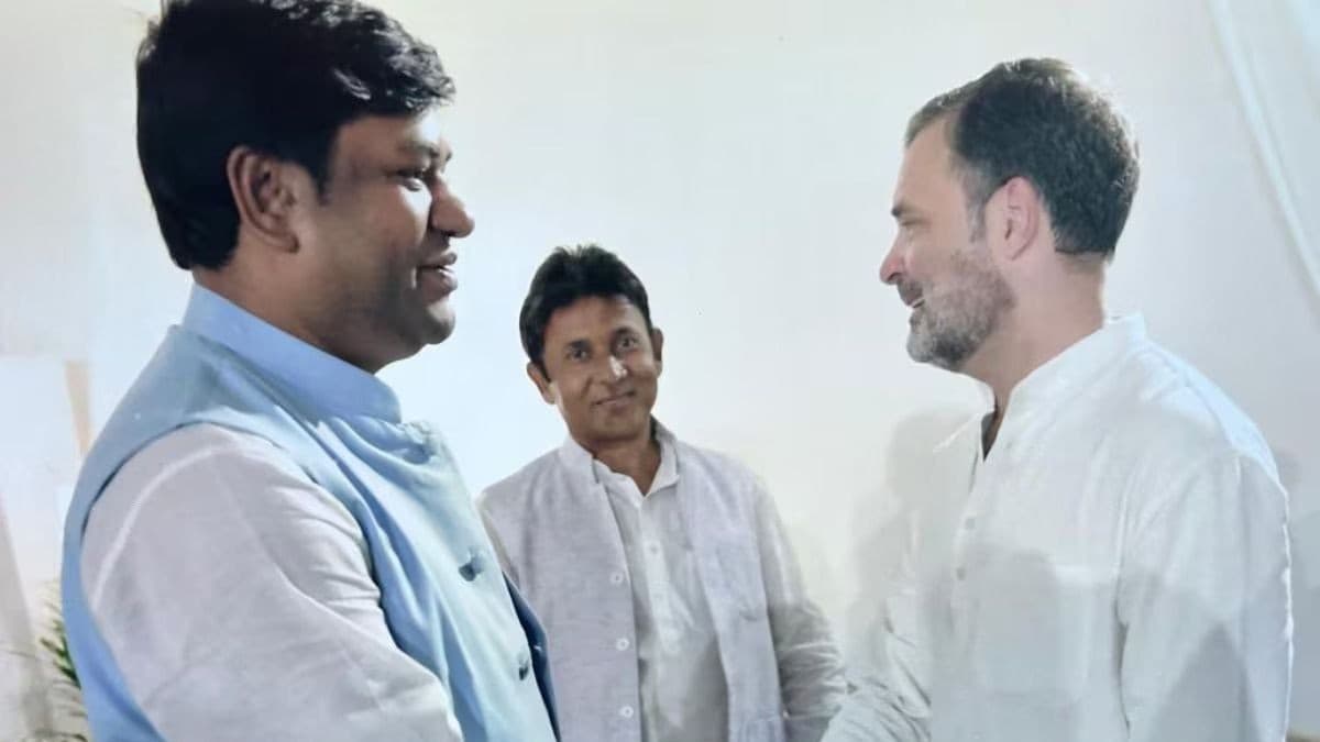 बिहार में विपक्ष की ओर से डिप्टी सीएम चेहरा बनाए गए मुकेश सहनी राहुल गांधी के साथ बिहार