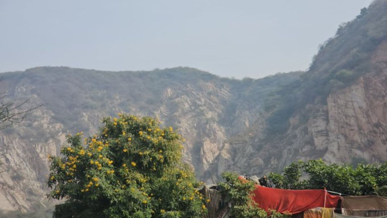 अरावली पहाड़ः कांग्रेस-मोदी सरकार आमने-सामने, राजस्थान-हरियाणा में प्रदर्शन अरावली पहाड़ः कांग्रेस-मोदी सरकार आमने-सामने, राजस्थान-हरियाणा में प्रदर्शन