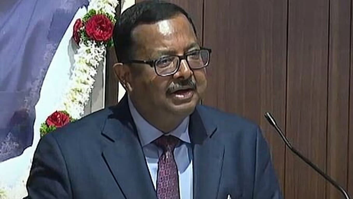 सरकार के ख़िलाफ़ फैसले देने पर जजों का ट्रांसफर क्यों? जस्टिस भुइयां के तीखे सवाल सरकार के ख़िलाफ़ फैसले देने पर जजों का ट्रांसफर क्यों? जस्टिस भुइयां के तीखे सवाल