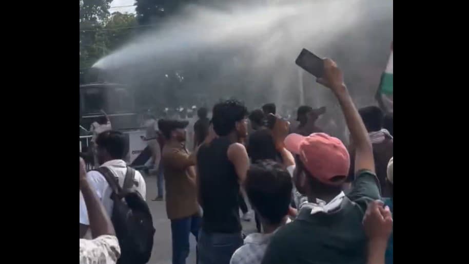 प्रोटेस्ट पर बिहार पुलिस का क्रैकडाउन: जहानाबाद में फायरिंग, मुजफ्फरपुर में प्रोटेस्टरों पर इनाम प्रोटेस्ट पर बिहार पुलिस का क्रैकडाउन: जहानाबाद में फायरिंग, मुजफ्फरपुर में प्रोटेस्टरों पर इनाम