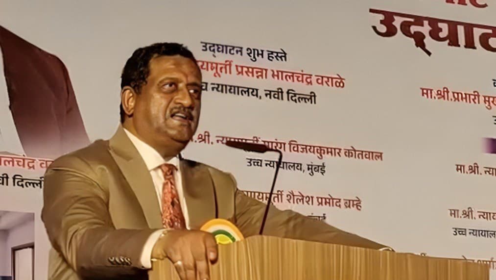 32 हज़ार करोड़ का कुंभ बजट, उसके 0.1% से बच सकते थे 100-150 मराठी स्कूलः जस्टिस वराले 32 हज़ार करोड़ का कुंभ बजट, उसके 0.1% से बच सकते थे 100-150 मराठी स्कूलः जस्टिस वराले
