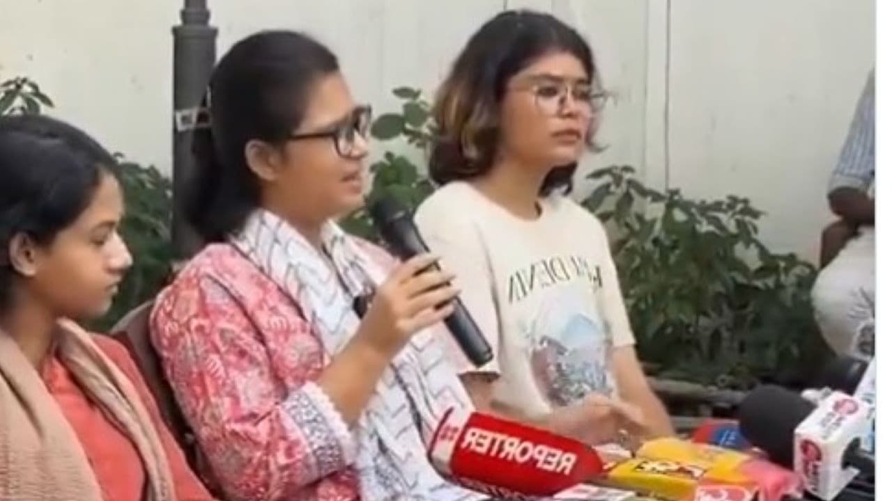 नेहा बोरा का ऐलान: पीस बॉन्ड पर हस्ताक्षर नहीं करूंगी, कोर्ट में चुनौती जारी रहेगी नेहा बोरा का ऐलान: पीस बॉन्ड पर हस्ताक्षर नहीं करूंगी, कोर्ट में चुनौती जारी रहेगी
