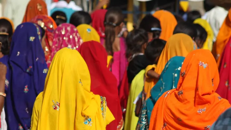 राजस्थान में खाप का तुगलकी फरमान- महिलाएँ स्मार्टफोन इस्तेमाल नहीं कर सकतीं! राजस्थान में खाप का तुगलकी फरमान- महिलाएँ स्मार्टफोन इस्तेमाल नहीं कर सकतीं!