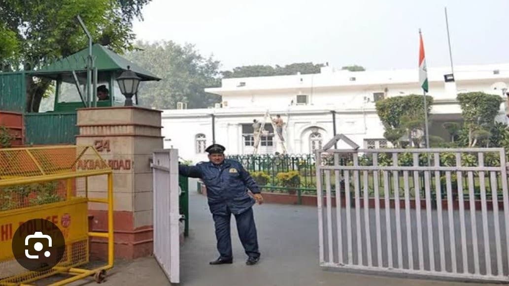 बीजेपी खुद अशोक रोड, पंत मार्ग पर कब्जा किए बैठी है, फिर कांग्रेस को नोटिस क्यों बीजेपी खुद अशोक रोड, पंत मार्ग पर कब्जा किए बैठी है, फिर कांग्रेस को नोटिस क्यों