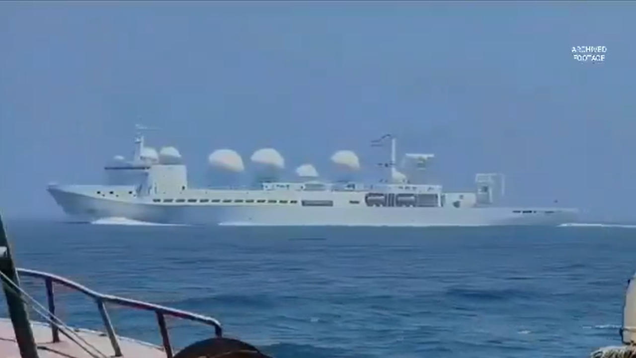 Live ट्रंप के तमाम दावों के बीच ईरान ने यूएस बेड़े पर मिसाइल दागी, कुवैत एयरपोर्ट पर हमला Live ट्रंप के तमाम दावों के बीच ईरान ने यूएस बेड़े पर मिसाइल दागी, कुवैत एयरपोर्ट पर हमला