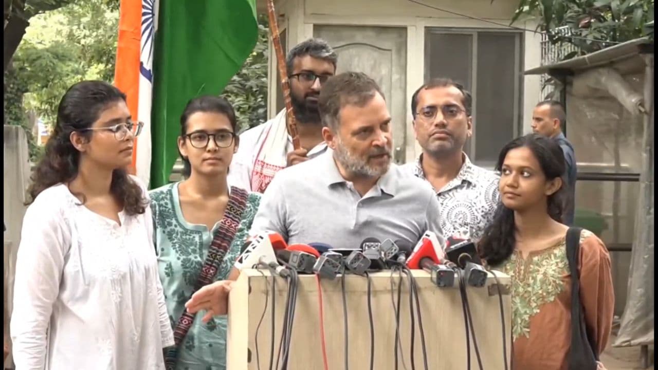 ‘मेट्रो, इंटरनेट, रोड बंद, लेकिन पेपर लीक नहीं’: राहुल गांधी का सरकार पर हमला ‘मेट्रो, इंटरनेट, रोड बंद, लेकिन पेपर लीक नहीं’: राहुल गांधी का सरकार पर हमला