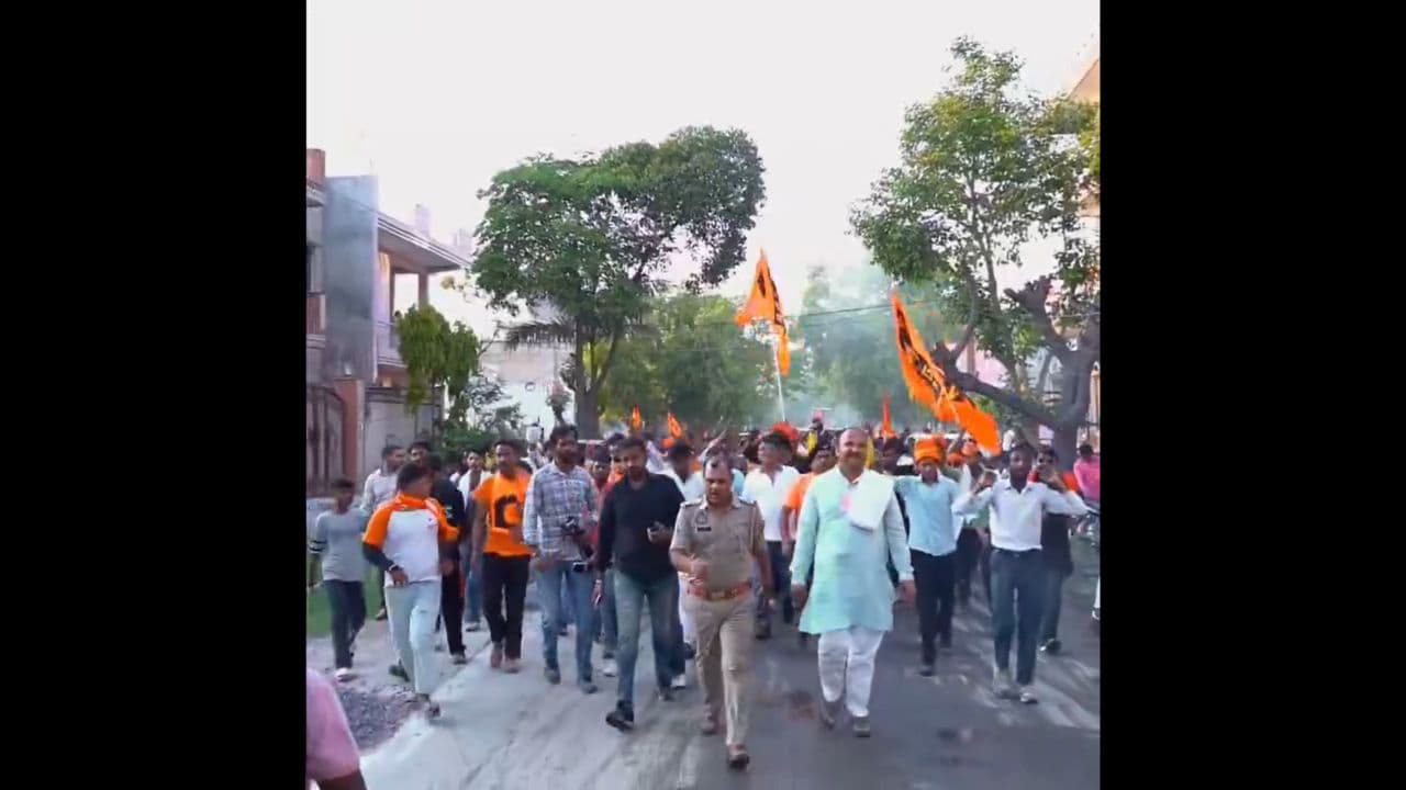 Live सीजेपी ने जनता से पुलिस बर्बरता के मांगे सबूत, जंतर मंतर किले में तब्दील, खाना बंद, युवकों को रोक रही पुलिस Live सीजेपी ने जनता से पुलिस बर्बरता के मांगे सबूत, जंतर मंतर किले में तब्दील, खाना बंद, युवकों को रोक रही पुलिस