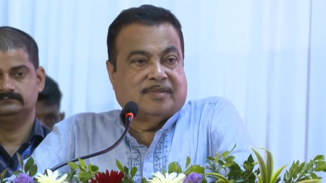 गडकरी ने 'अब इतना काम नहीं कर पाउँगा' वाले बयान पर दी सफाई, रिटायरमेंट की अटकलों को नकारा गडकरी ने 'अब इतना काम नहीं कर पाउँगा' वाले बयान पर दी सफाई, रिटायरमेंट की अटकलों को नकारा