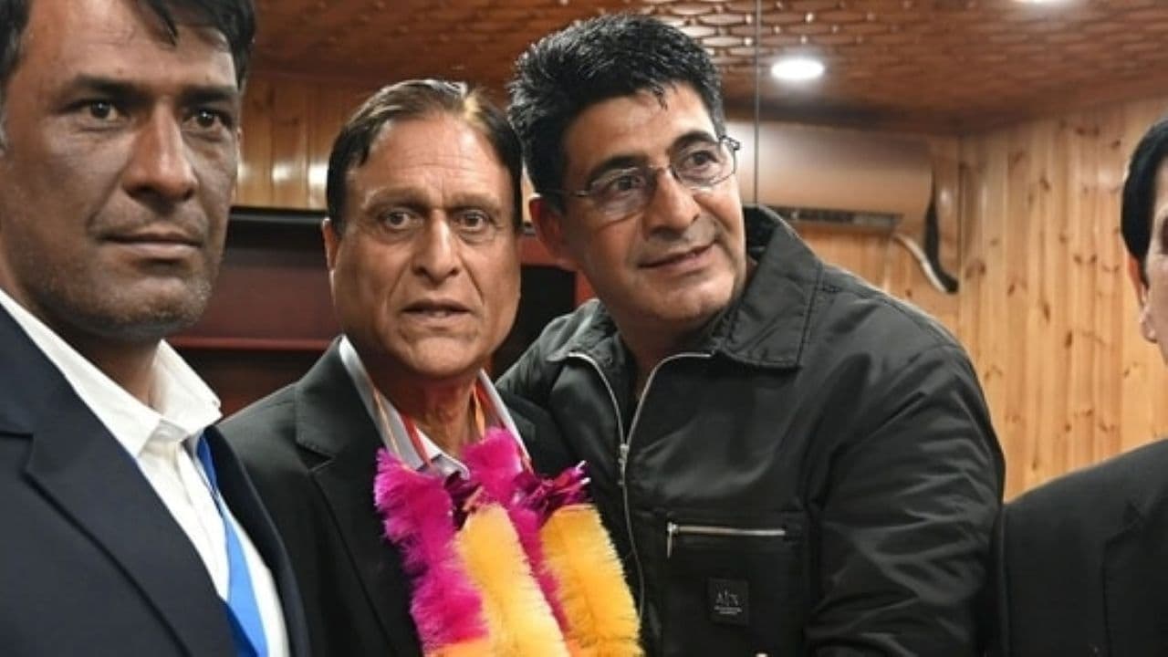जम्मू कश्मीर राज्यसभा चुनावः नेशनल कॉन्फ्रेंस 3 सीटें जीती, लेकिन बीजेपी 1 कैसे जीती? जम्मू कश्मीर राज्यसभा चुनावः नेशनल कॉन्फ्रेंस 3 सीटें जीती, लेकिन बीजेपी 1 कैसे जीती?