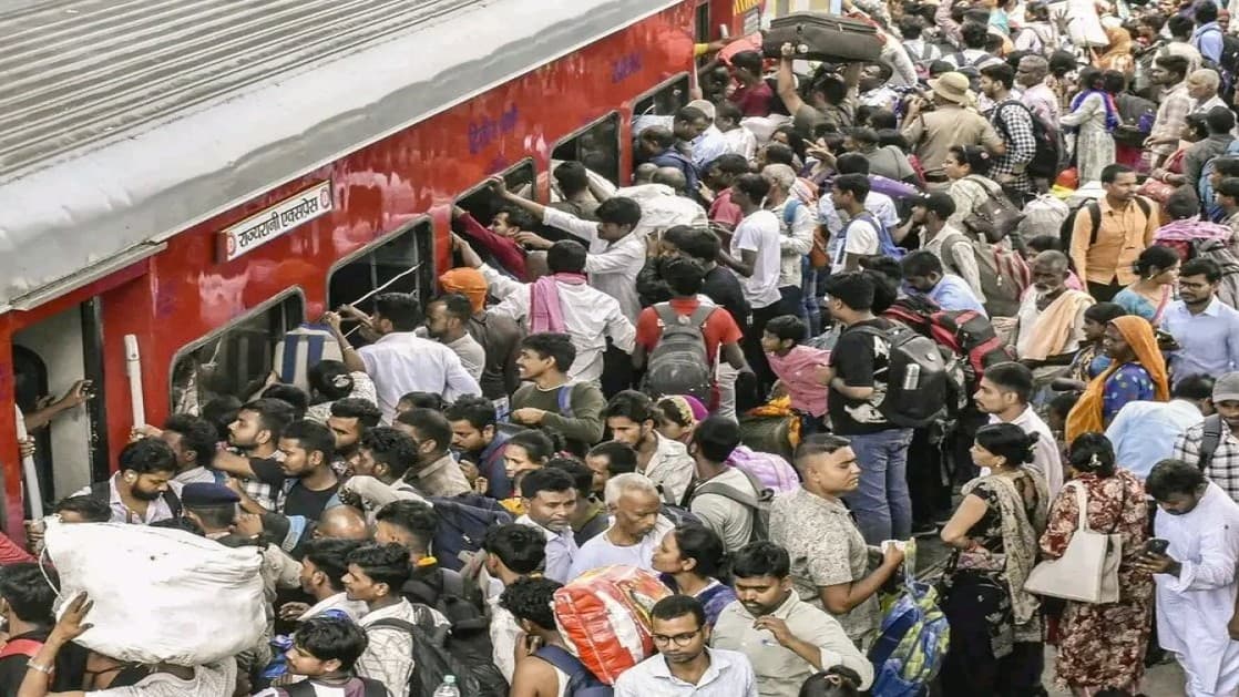 बिहार में छठ के लिए 12000 ट्रेनें कहां हैं, राहुल गांधी का सवाल, तेजस्वी का हमला बिहार में छठ के लिए 12000 ट्रेनें कहां हैं, राहुल गांधी का सवाल, तेजस्वी का हमला