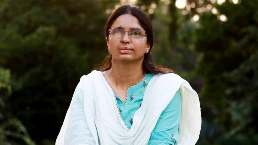 शाहीन मलिक पर एसिड अटैक के आरोपी बरी क्यों? 16 साल से न्याय के इंतज़ार में शाहीन मलिक पर एसिड अटैक के आरोपी बरी क्यों? 16 साल से न्याय के इंतज़ार में