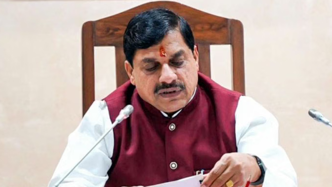 मोहन यादव जमीन विवाद: BJP ने CM का किया बचाव, पर '4 गुना जमीन बढ़ने' पर साधी चुप्पी मोहन यादव जमीन विवाद: BJP ने CM का किया बचाव, पर '4 गुना जमीन बढ़ने' पर साधी चुप्पी