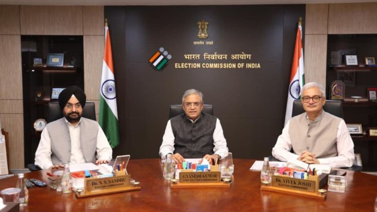 SIR पर ECI की बैठक, फॉर्म 6, अनमैप्ड वोटर्स, ECINET पर बड़े फैसले, फिर भी कई सवाल बाकी SIR पर ECI की बैठक, फॉर्म 6, अनमैप्ड वोटर्स, ECINET पर बड़े फैसले, फिर भी कई सवाल बाकी