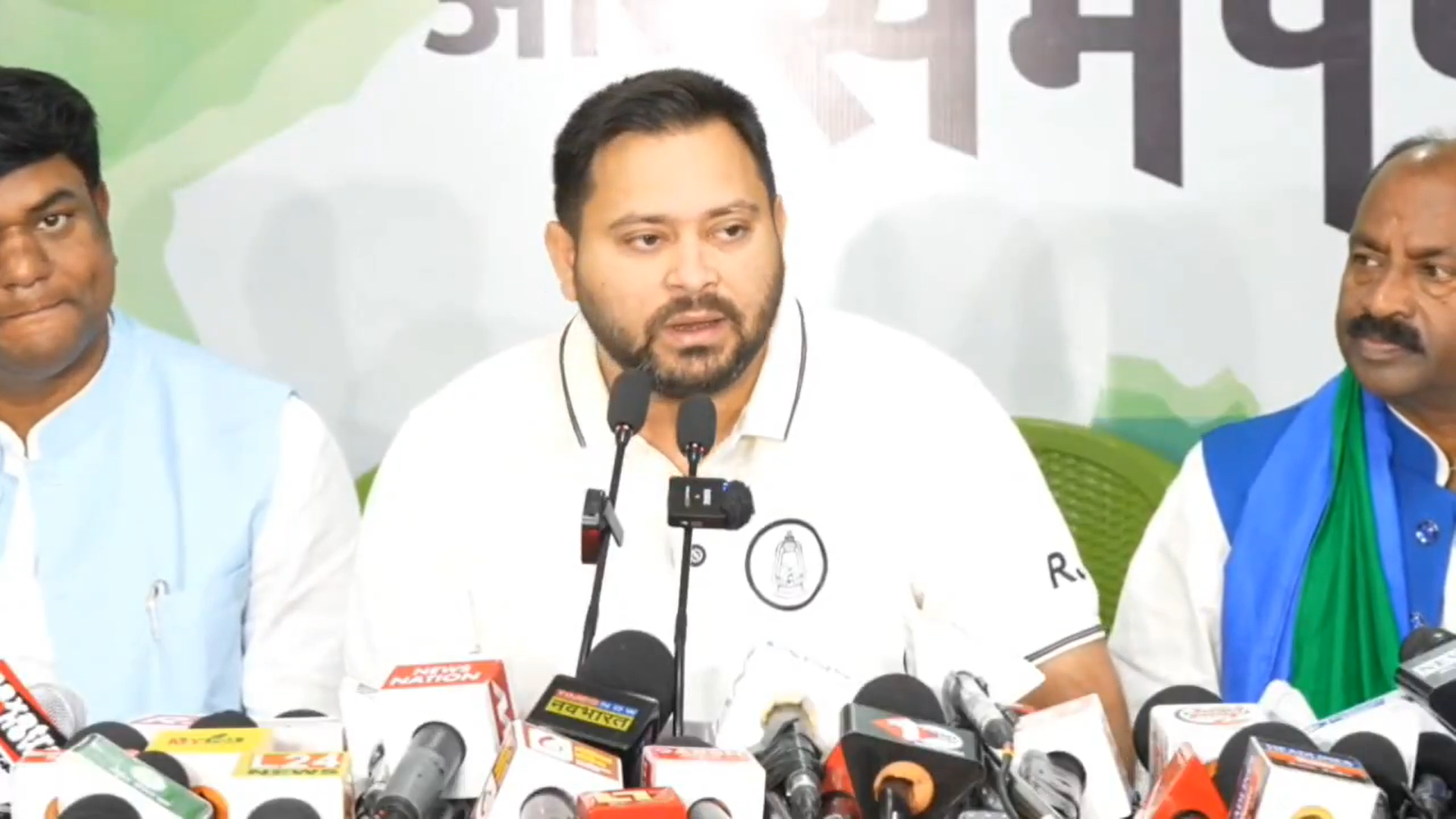 तेजस्वी का नया वादा - पंचायती प्रतिनिधियों के लिए दोगुना भत्ता, 50 लाख का बीमा, पेंशन भी तेजस्वी का नया वादा - पंचायती प्रतिनिधियों के लिए दोगुना भत्ता, 50 लाख का बीमा, पेंशन भी