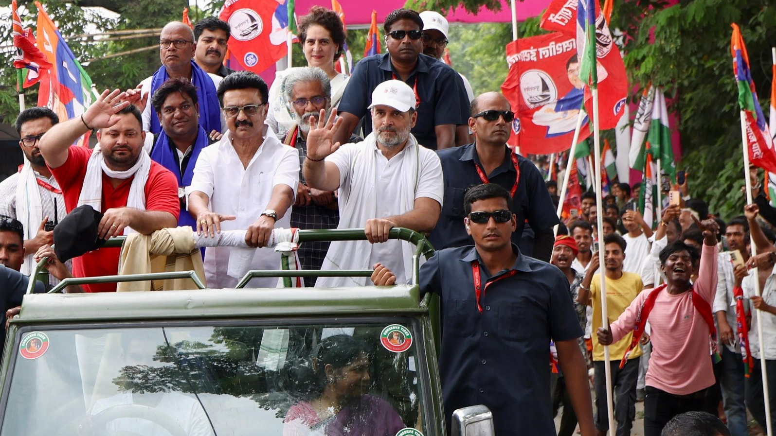 'बीजेपी ने चुनाव आयोग को कठपुतली बना दिया'- स्टालिन पहुँचे वोट अधिकार यात्रा में mk stalin rahul gandhi voter adhikar yatra