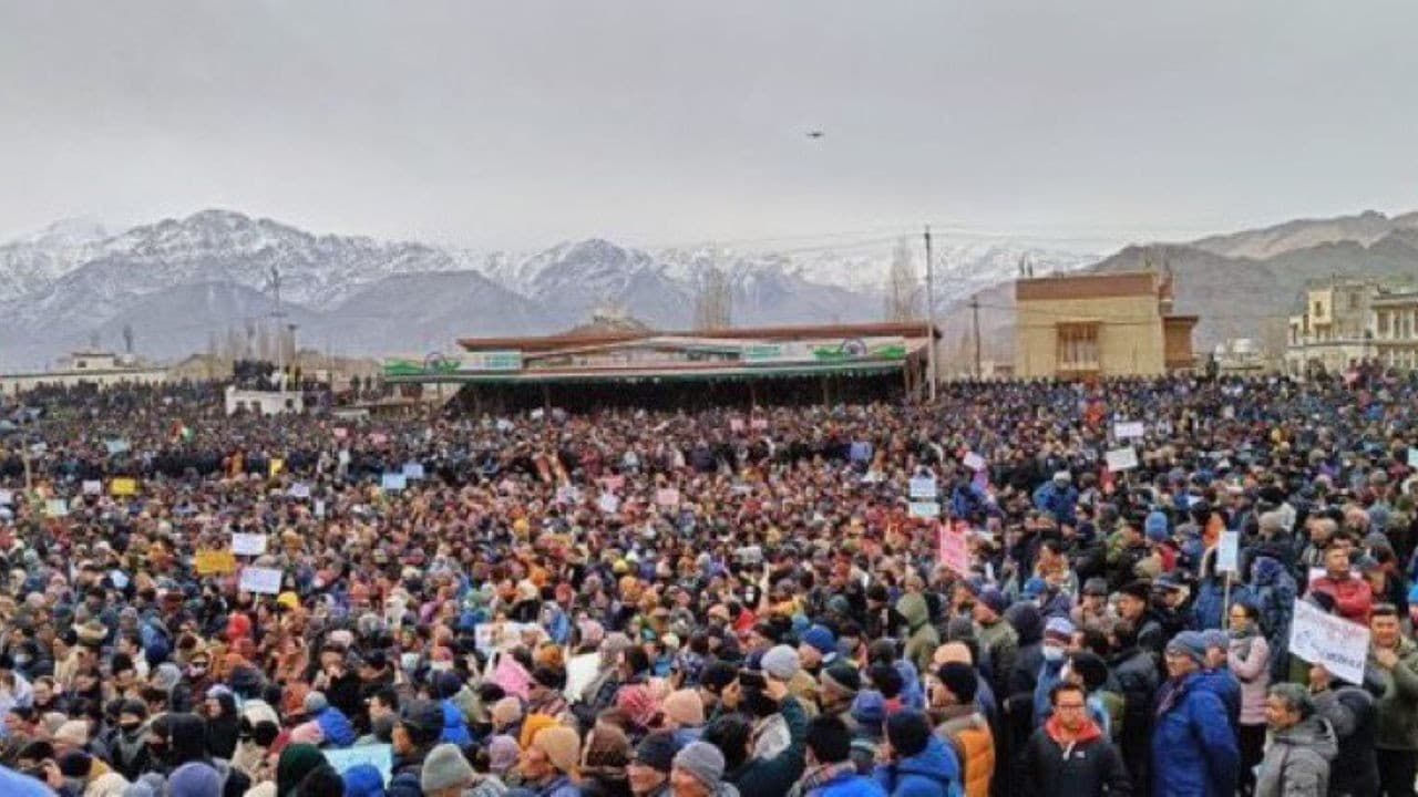 लद्दाख में राज्य का दर्जा और छठी अनुसूची में शामिल करने की मांग को लेकर प्रदर्शन। फाइल फोटो लद्दाख