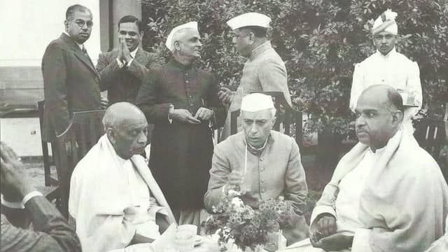 नेहरू और उस समय का विपक्षः 'लोग मुझ जैसे आदमी को बर्दाश्त क्यों करते हैं' नेहरू और उस समय का विपक्षः 'लोग मुझ जैसे आदमी को बर्दाश्त क्यों करते हैं'