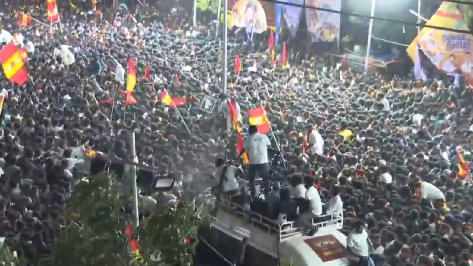 करूर भगदड़: विजय कोर्ट पहुँचे- साजिश की आशंका; डीएमके का बड़ा आरोप करूर भगदड़: विजय कोर्ट पहुँचे- साजिश की आशंका; डीएमके का बड़ा आरोप