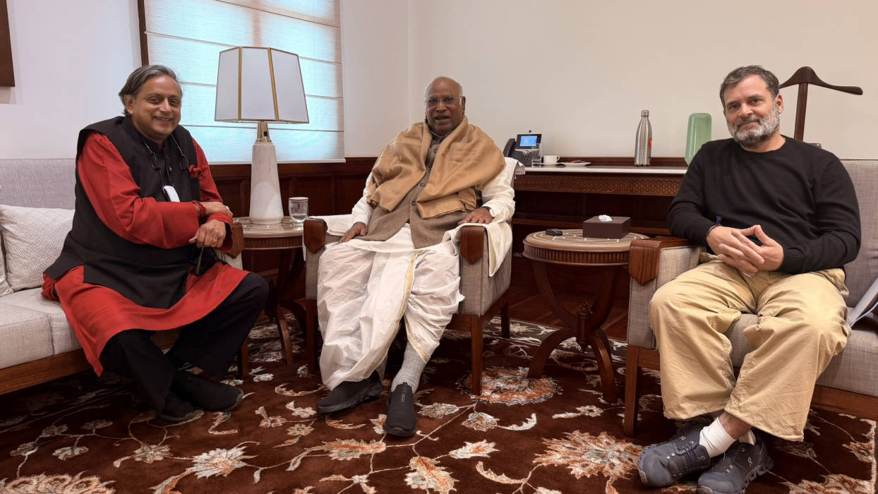 राहुल-खड़गे से मुलाक़ात में थरूर ने पीएम की तारीफ़ की या नहीं? मुद्दे कैसे सुलझे राहुल-खड़गे से मुलाक़ात में थरूर ने पीएम की तारीफ़ की या नहीं? मुद्दे कैसे सुलझे