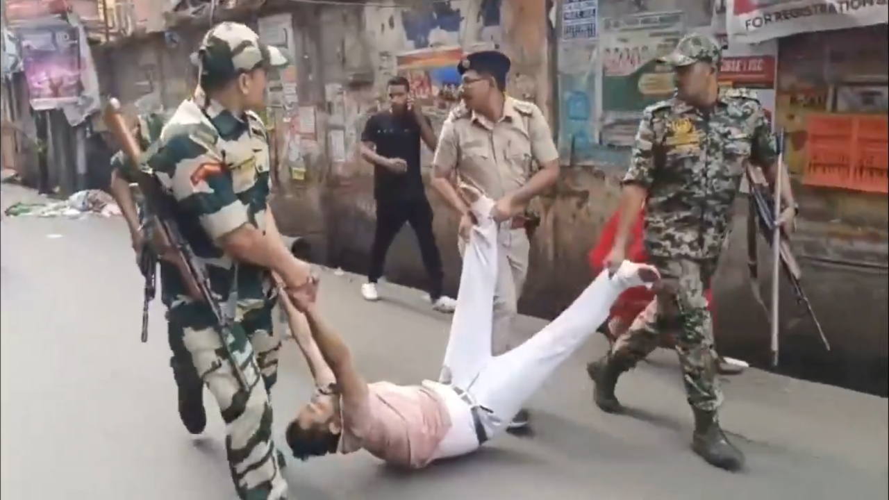 Live बंगाल चुनावः दूसरे चरण में कई जगह हिंसा, मारपीट, ईवीएम खराबी की शिकायतें Live बंगाल चुनावः दूसरे चरण में कई जगह हिंसा, मारपीट, ईवीएम खराबी की शिकायतें