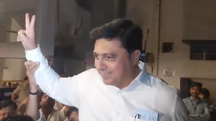 नागपुर में कांग्रेस की जीत के बाद BJP पर तंज- ट्वीट हटाकर फडणवीस ने बचाई सावरकर की विरासत! नागपुर में कांग्रेस की जीत के बाद BJP पर तंज- ट्वीट हटाकर फडणवीस ने बचाई सावरकर की विरासत!