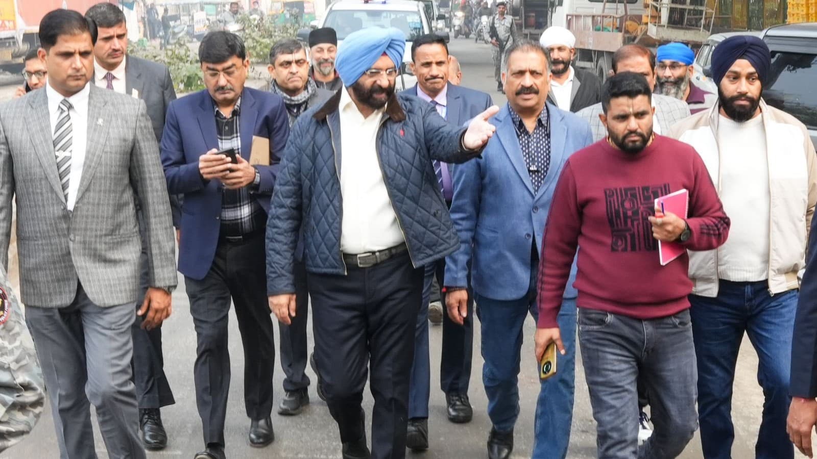 दिल्ली सरकार की वाहन नीतियाँ: जनता को सज़ा, कंपनियों को इनाम! दिल्ली सरकार की वाहन नीतियाँ: जनता को सज़ा, कंपनियों को इनाम!