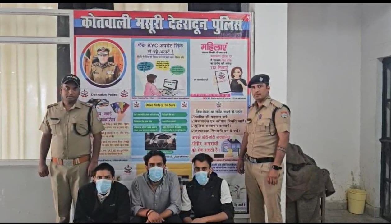 नफरत का बाज़ार: मसूरी में कश्मीरी शाल वाले पलायन को मजबूर, अलीगढ़ में भी क्रूरता नफरत का बाज़ार: मसूरी में कश्मीरी शाल वाले पलायन को मजबूर, अलीगढ़ में भी क्रूरता 