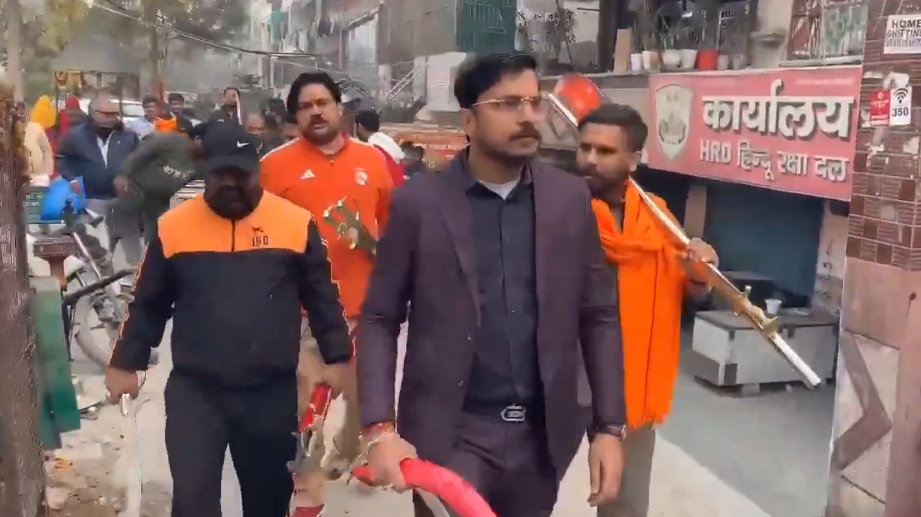 हिन्दू रक्षा दल के लोग गाज़ियाबाद में हथियार बांटने पर गिरफ्तार, गिरोह का सरगना फरार हिन्दू रक्षा दल के लोग गाज़ियाबाद में हथियार बांटने पर गिरफ्तार, गिरोह का सरगना फरार