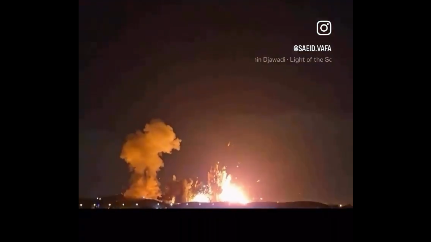 Live इस्फहान में हथियारों के ज़खीरे पर हमला, ईरान ने यूएस ड्रोन और दुबई में तेल शिप पर अटैक किया Live इस्फहान में हथियारों के ज़खीरे पर हमला, ईरान ने यूएस ड्रोन और दुबई में तेल शिप पर अटैक किया