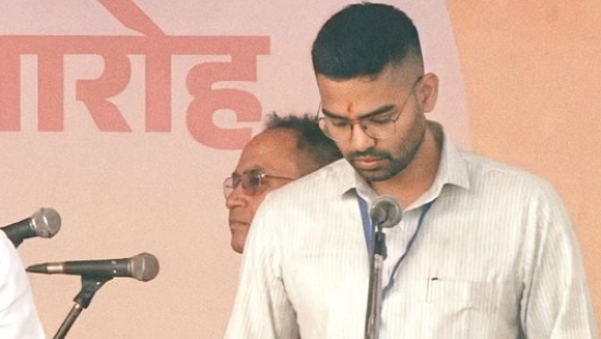 उपेंद्र कुशवाहा के बेटे पर SC ने पूछा- 'छह माह से ज़्यादा बिना निर्वाचित मंत्री कैसे?' उपेंद्र कुशवाहा के बेटे पर SC ने पूछा- 'छह माह से ज़्यादा बिना निर्वाचित मंत्री कैसे?'